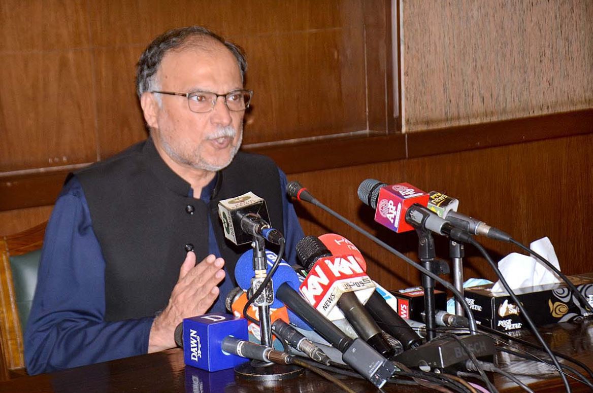 Read more about the article Ahsan Iqbal reviews CPEC projects