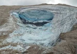 Read more about the article Glacier collapses in Italian Alps