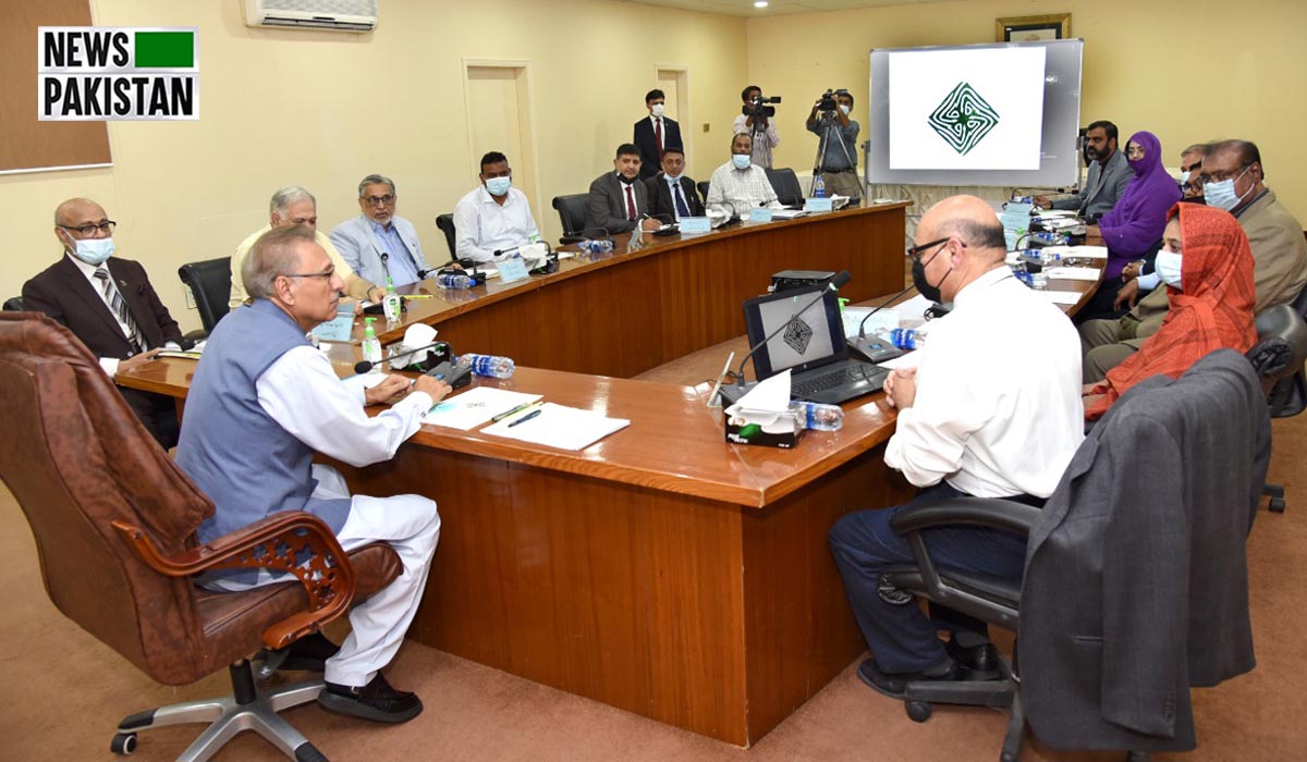 You are currently viewing President Alvi visits Federal Urdu University