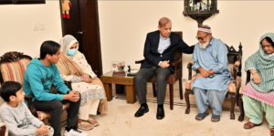 Read more about the article PM visits residents of Lt. Col. Kashif, Capt. Badar