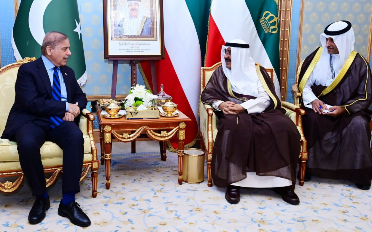 Pak PM, Kuwaiti Amir discuss bilateral ties
