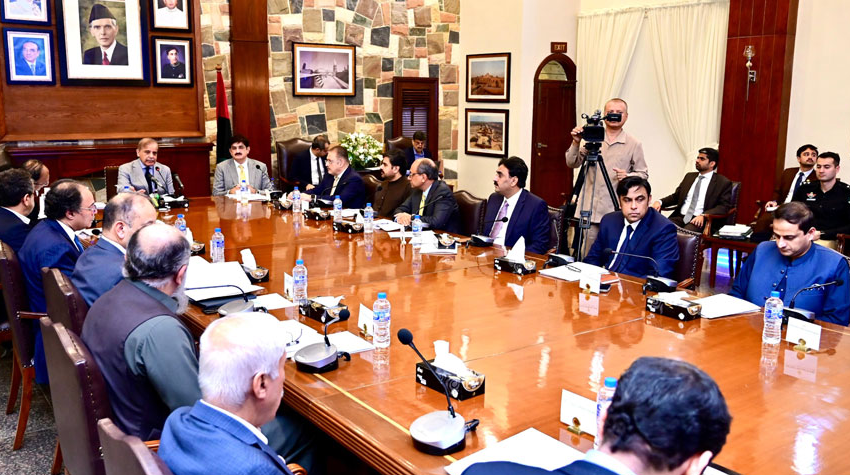 PM Addresses Sindh Cabinet Huddle