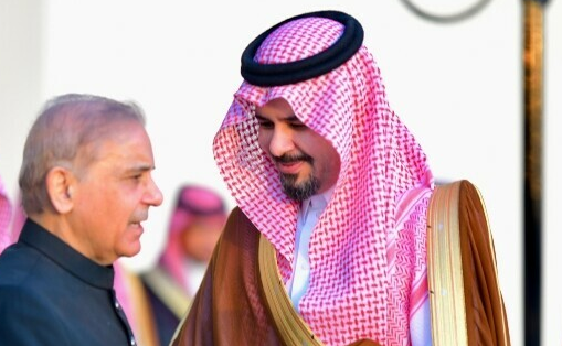 Read more about the article PM Shehbaz Sharif lands in KSA