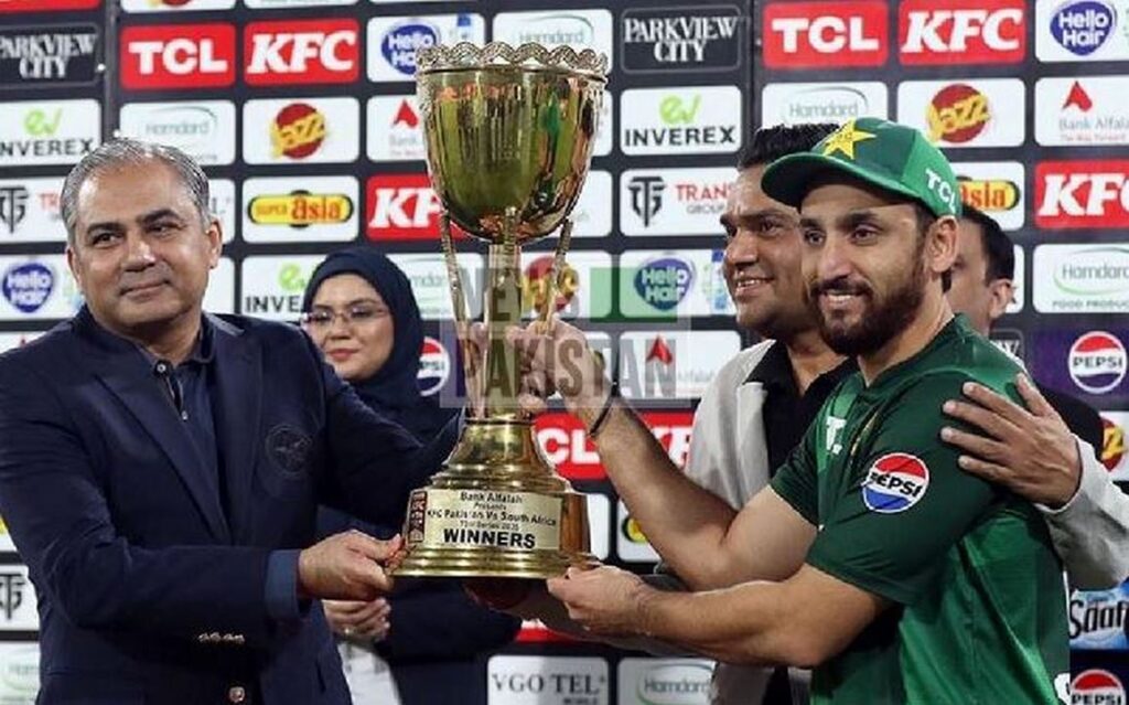 Pakistan Cricket team beats South African Cricket team