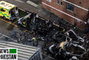 4 ambulances set on fire