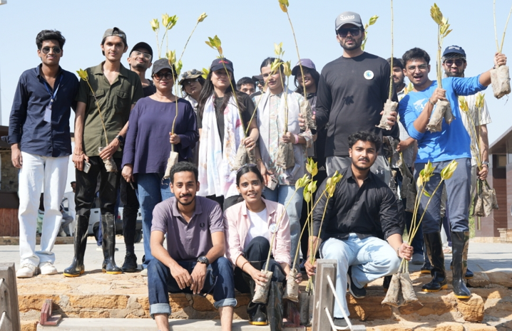 Iqra University Students Plant mangrove