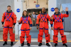 Nasa sends 4 astronauts to Moon