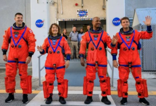 Nasa sends 4 astronauts to Moon